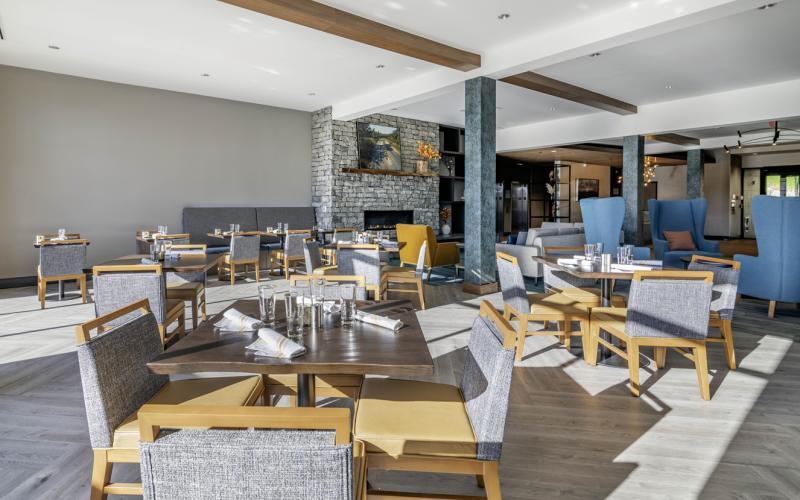 Dining area at Cambria Lake Placid