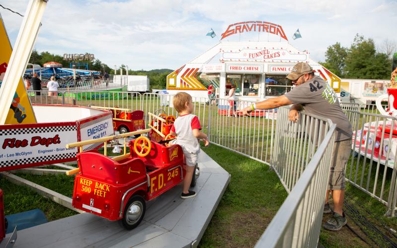 Man reaches out to child on amusement park ride