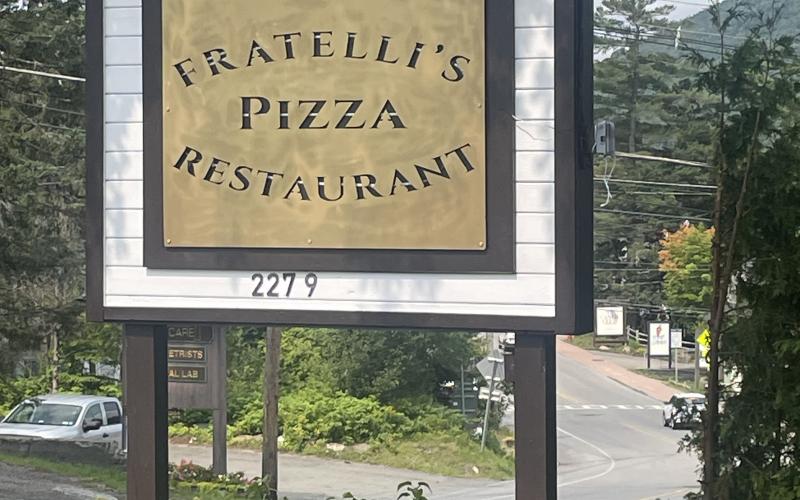 Fratelli's Pizza Restaurant Sign