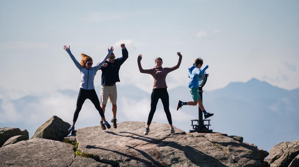 A family jumps on whiteface mountain